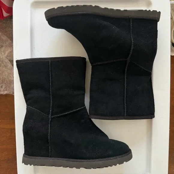 UGG Classic Femme Wedge Bootie - Picture 2 of 6
